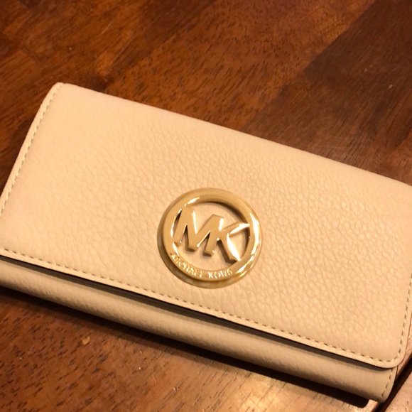 Michael Kors Handbags - Michael Kors White Wallet - BRAND NEW WITH TAG